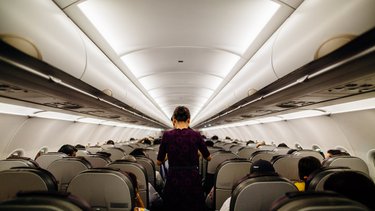 Praca jako stewardessa – zarobki i wymagania